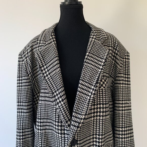 Elegant Black and White Houndstooth Women's Blazer - Picture 4 of 10